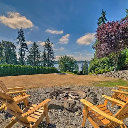Spacious Lake Stevens Home With Fire Pit, Patio